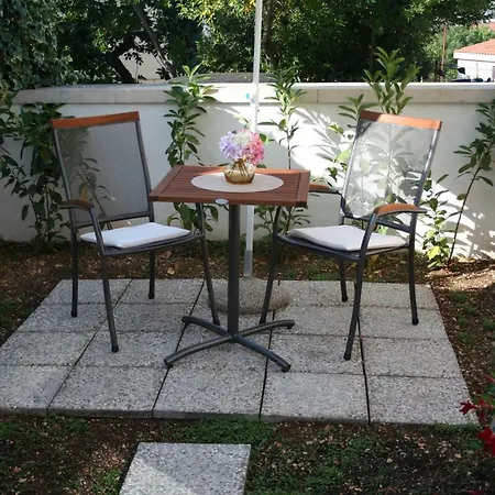With Garden بيت ضيافة