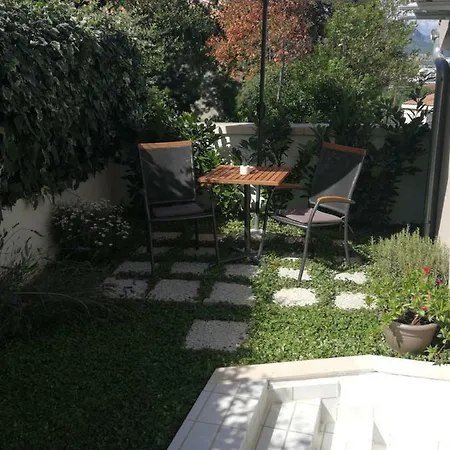 With Garden سبليت