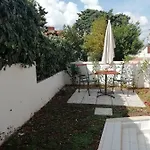 招待所 With Garden 3*