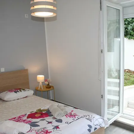 Casa de hóspedes With Garden