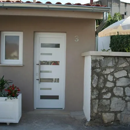 Gostinjska kuća With Garden Split