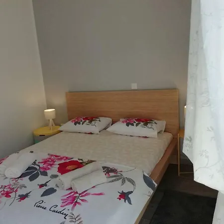 With Garden Casa de hóspedes