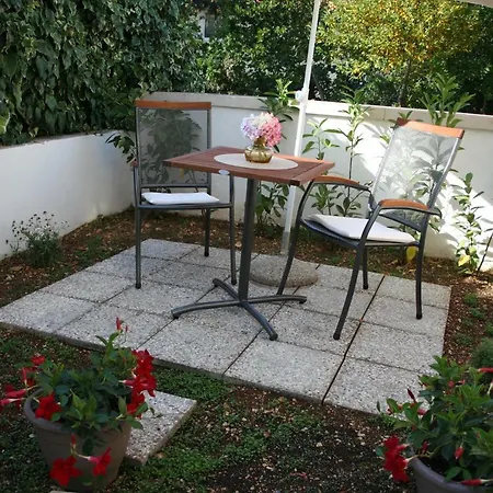 With Garden Penzion Split